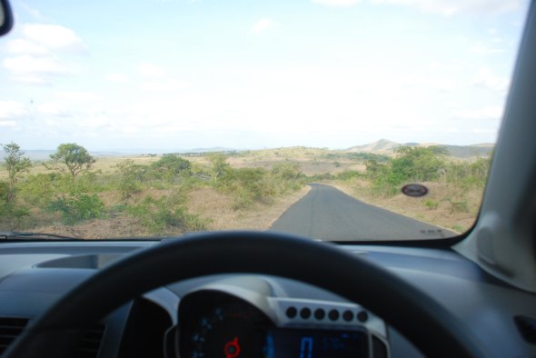 south-africa_hluhluwe_car-landscape