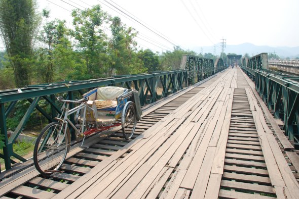 thailand_eats_pai_biking_bridge